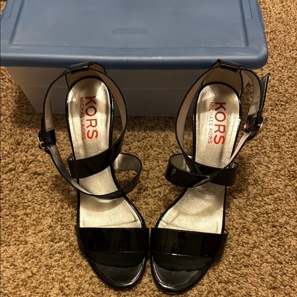 🌸 Michael Kors: Black Strappy Heels - Picture 2 of 5